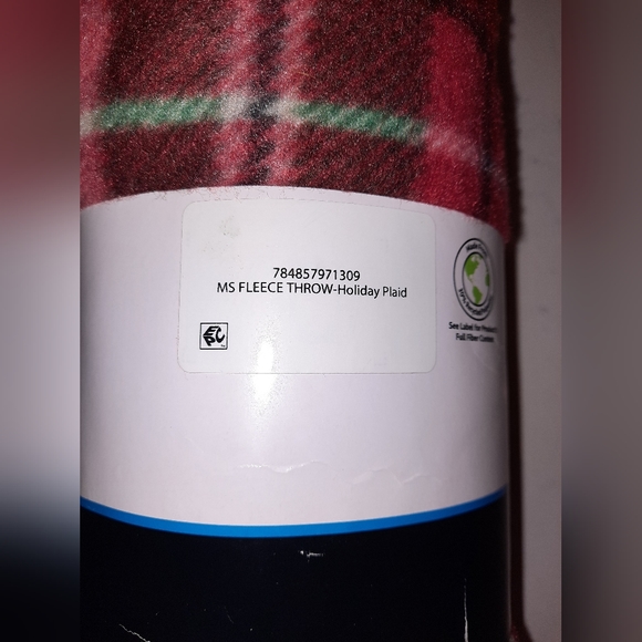 New Holiday Plaid throw, beautiful red, green and white plaid - Picture 5 of 5